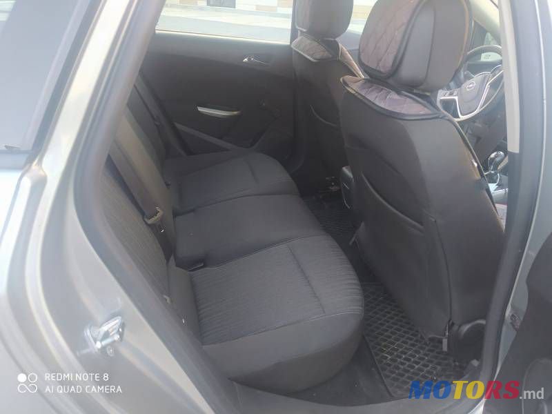 2012' Opel Astra photo #6