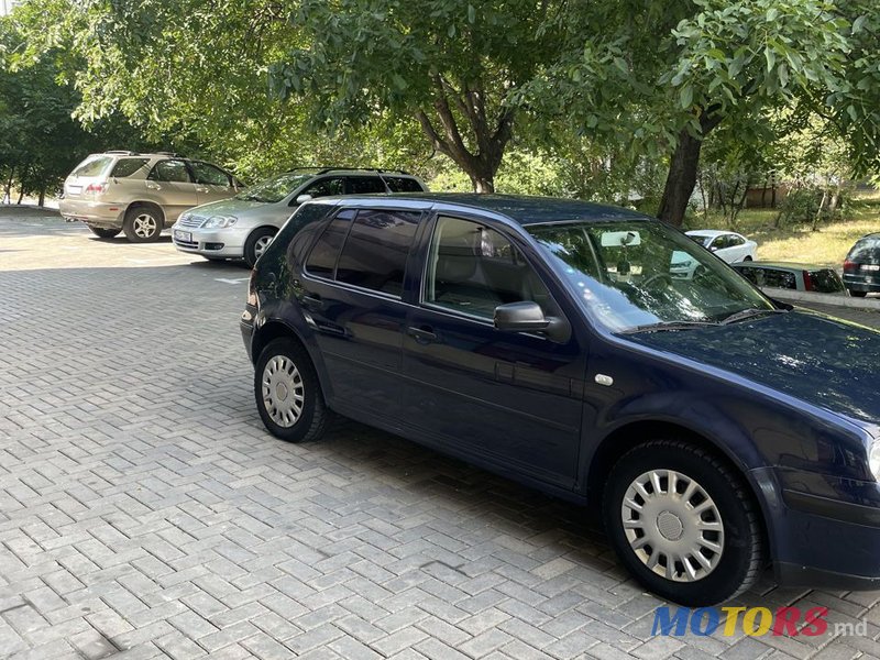 2002' Volkswagen Golf photo #1