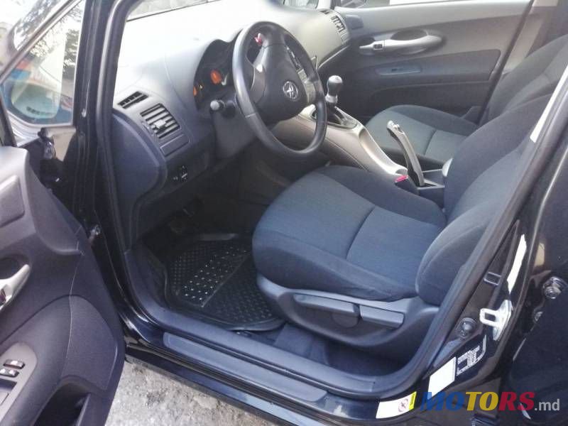 2009' Toyota Auris photo #1