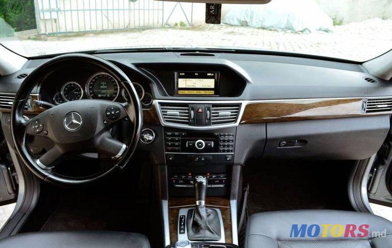 2011' Mercedes-Benz E photo #2