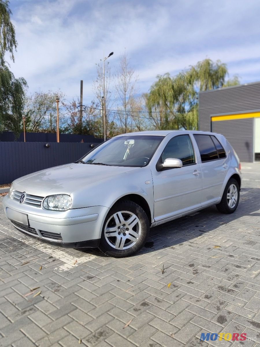 2002' Volkswagen Golf photo #5