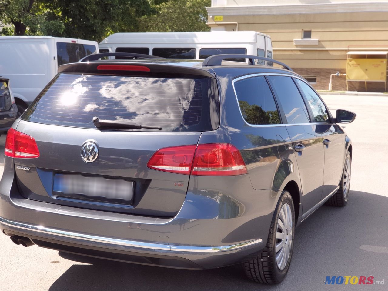 2013' Volkswagen Passat photo #5