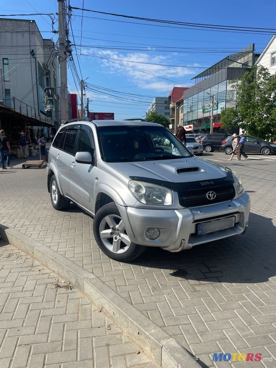 2005' Toyota RAV4 photo #1