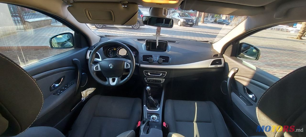 2012' Renault Megane photo #4