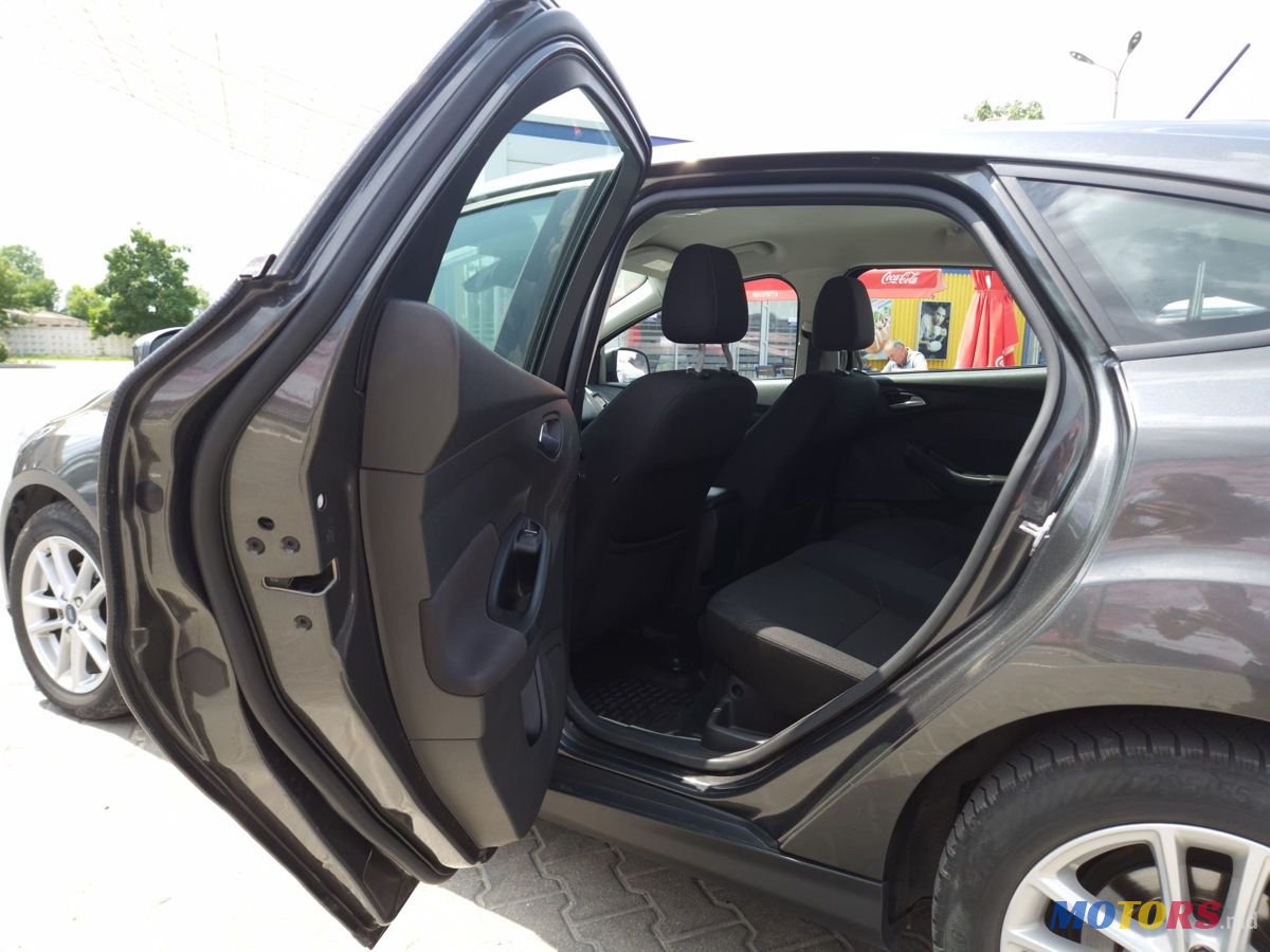 2017' Ford Focus photo #5