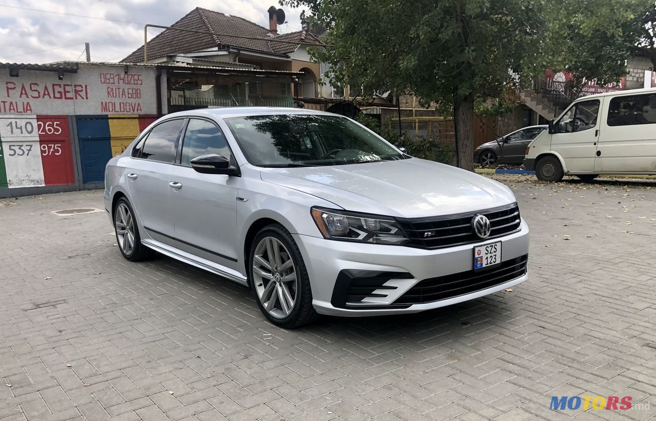 2017' Volkswagen Passat photo #2