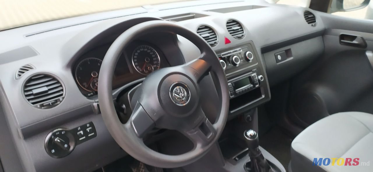 2013' Volkswagen Caddy photo #5