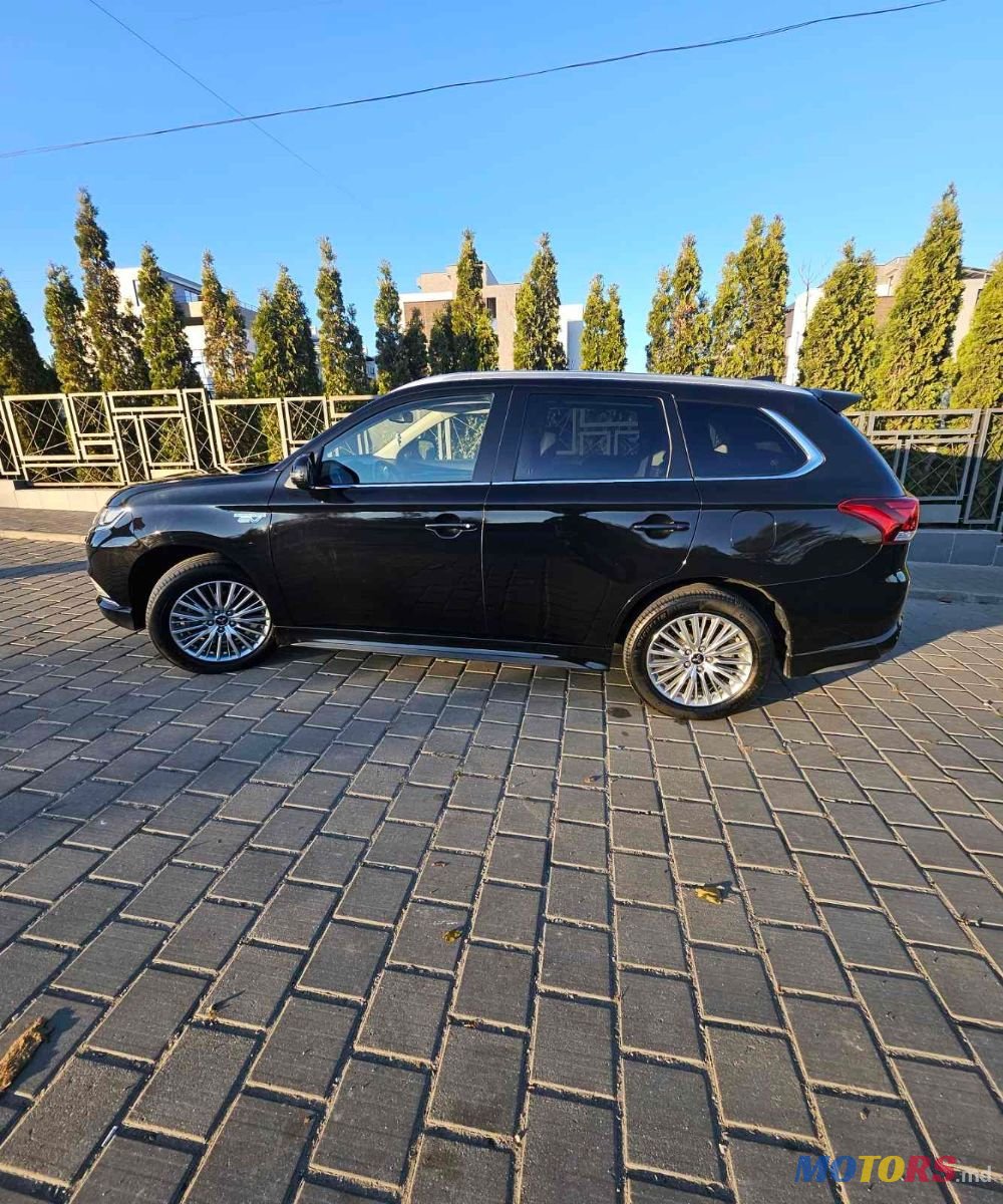 2019' Mitsubishi Outlander photo #4