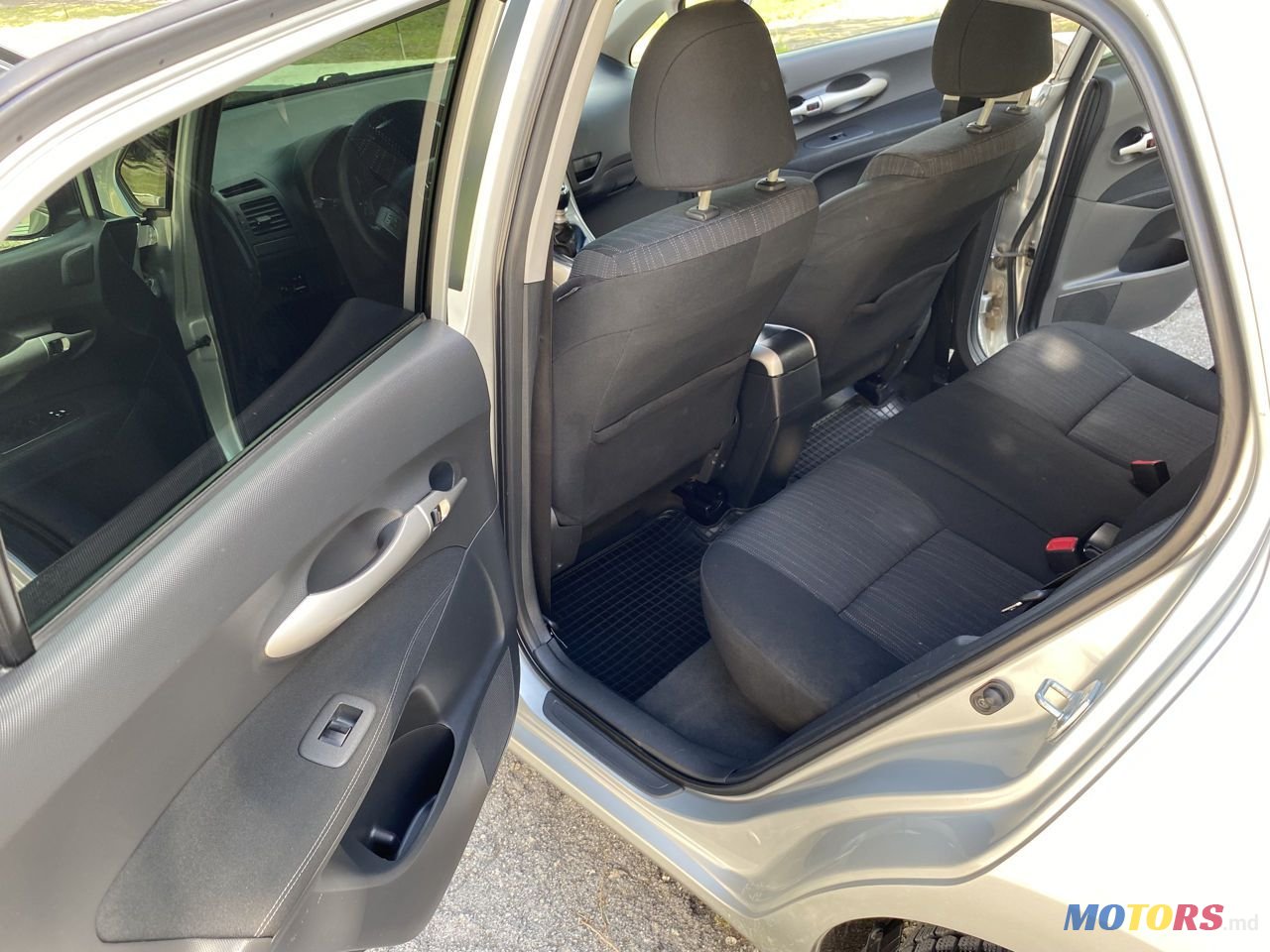 2009' Toyota Auris photo #6