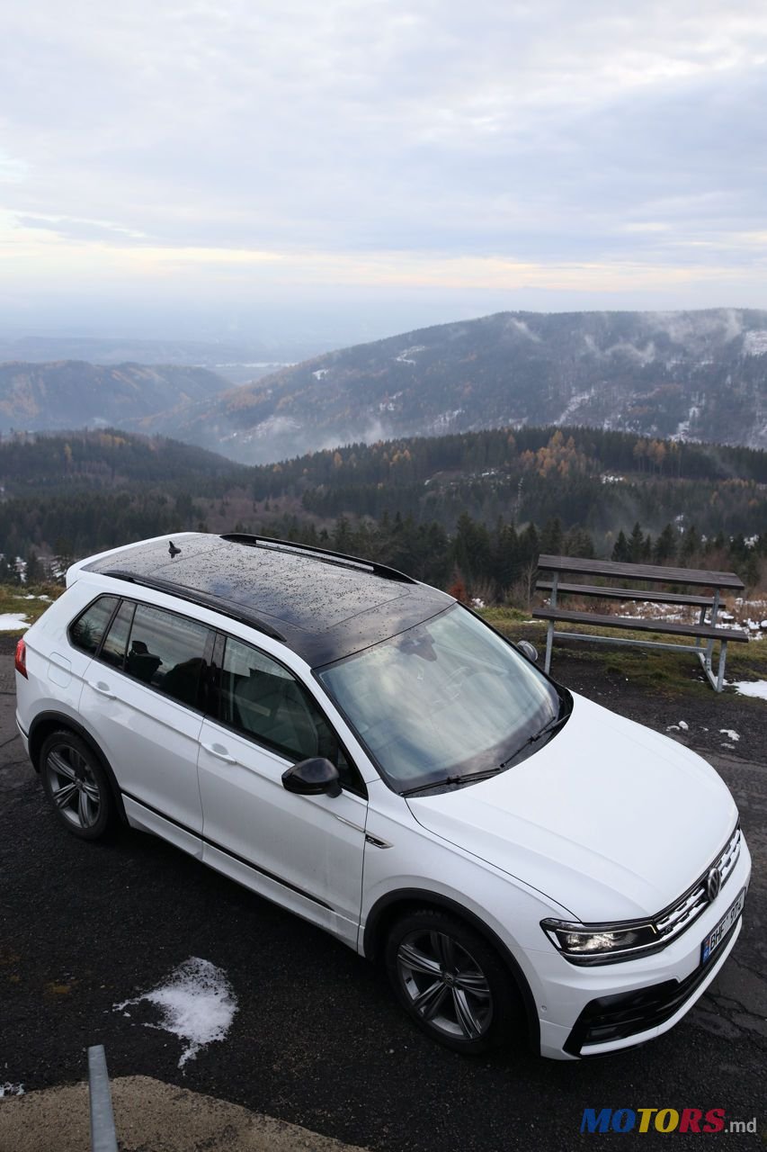 2017' Volkswagen Tiguan photo #1