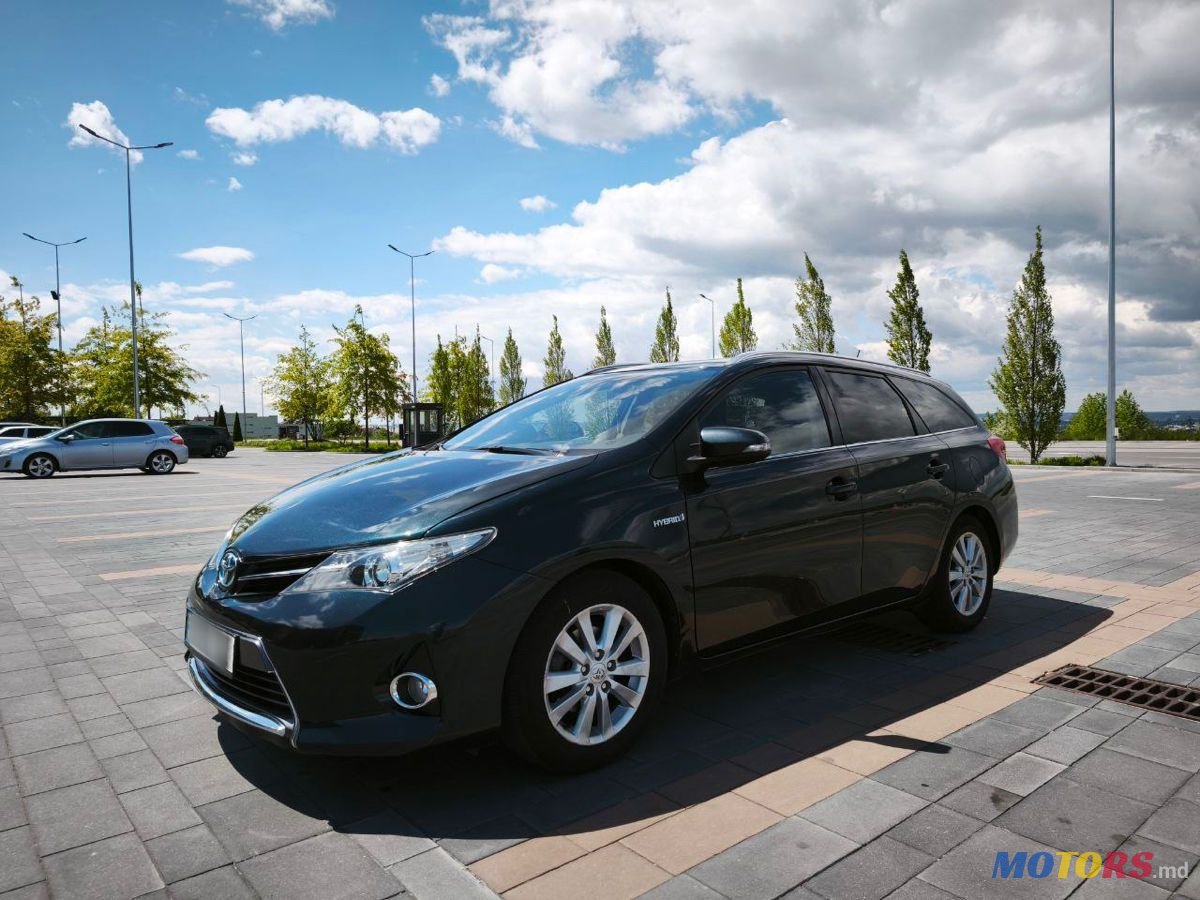 2014' Toyota Auris photo #2
