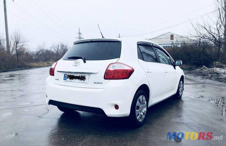 2010' Toyota Auris photo #2