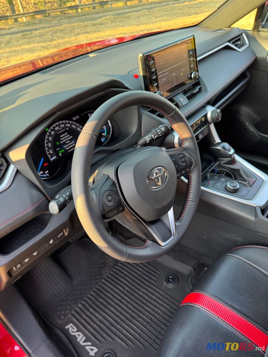 2021' Toyota RAV4 photo #2