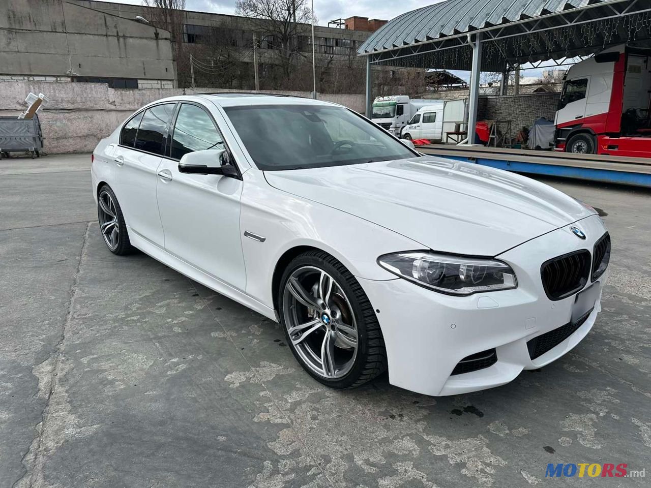 2016' BMW 5 Series photo #1