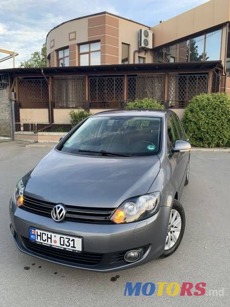 2010' Volkswagen Golf Plus photo #1