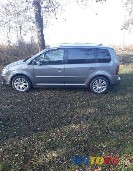2008' Volkswagen Touran photo #1