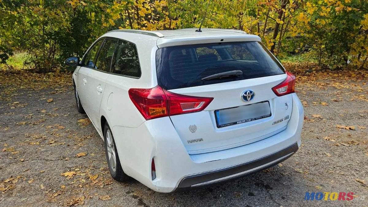 2013' Toyota Auris photo #3