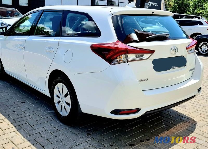 2016' Toyota Auris photo #4