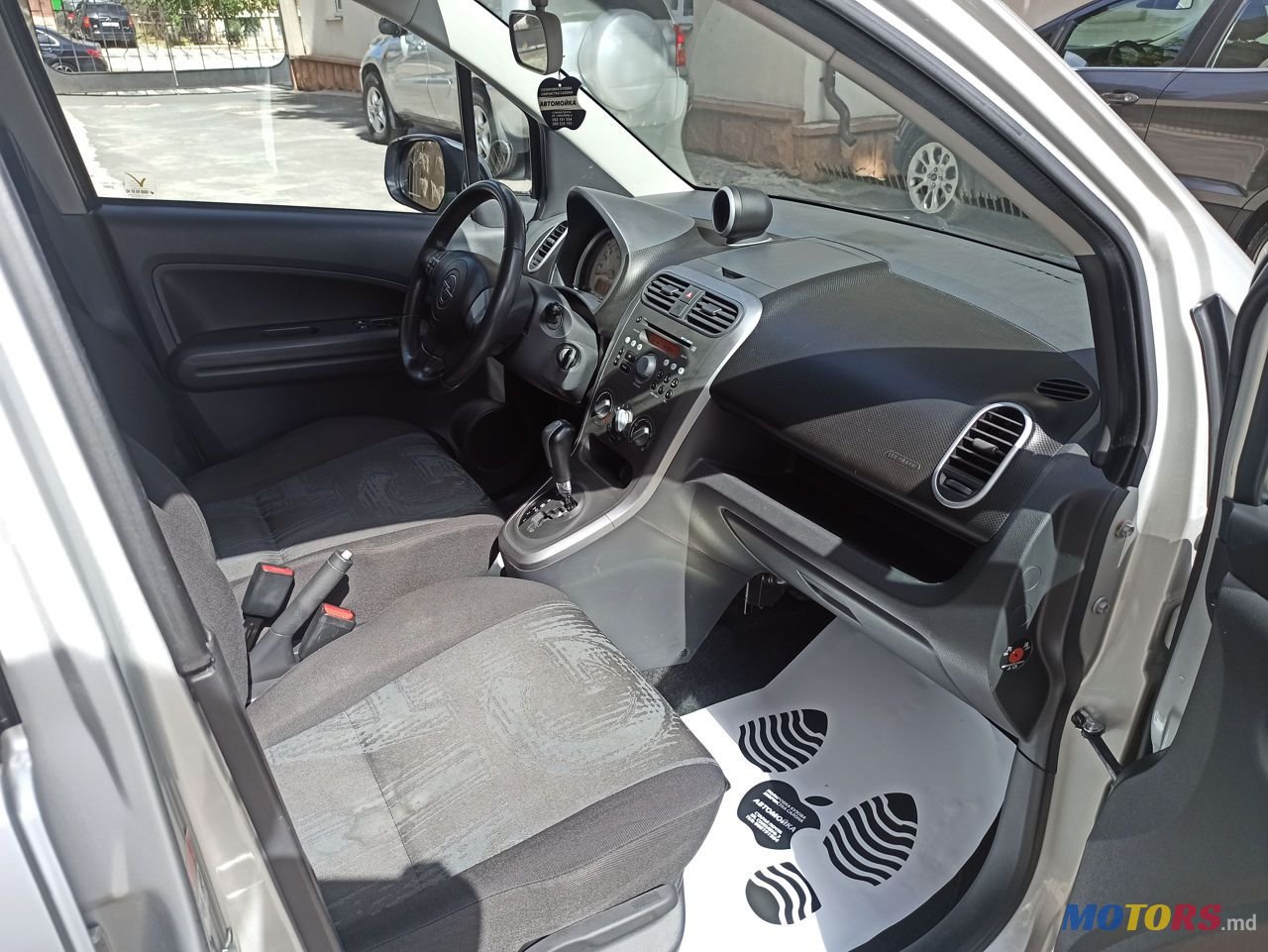 2011' Opel Agila photo #6