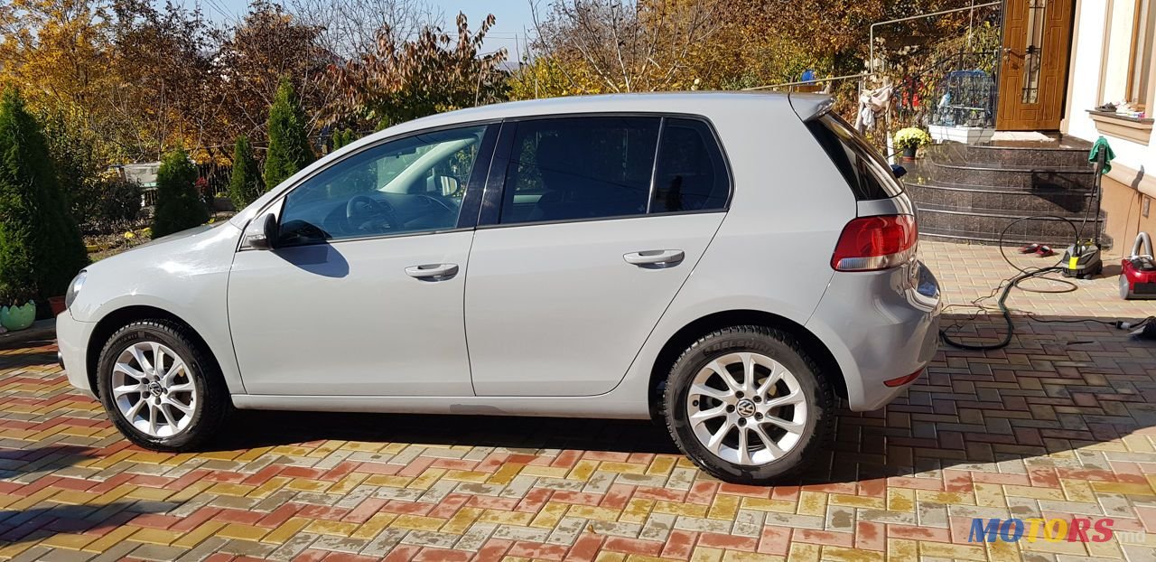 2010' Volkswagen Golf photo #2