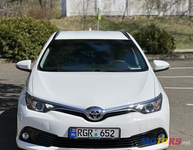 2016' Toyota Auris photo #3