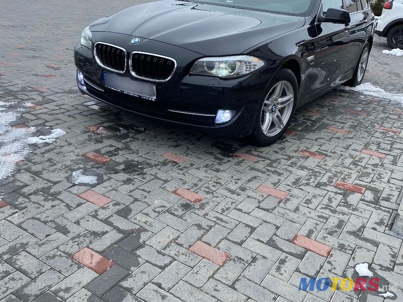 2011' BMW 5 Series photo #2