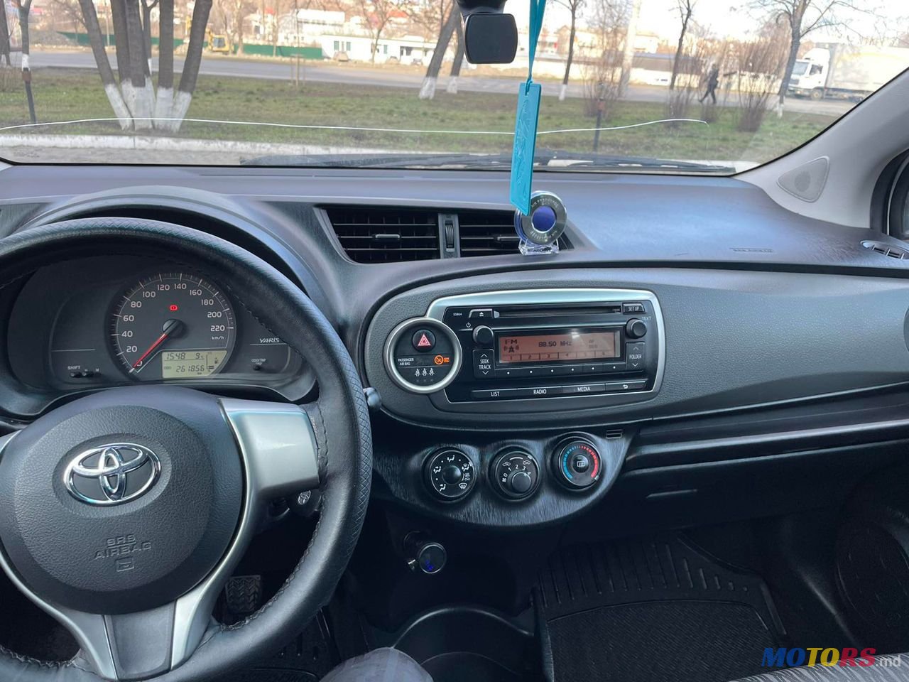 2013' Toyota Yaris photo #2