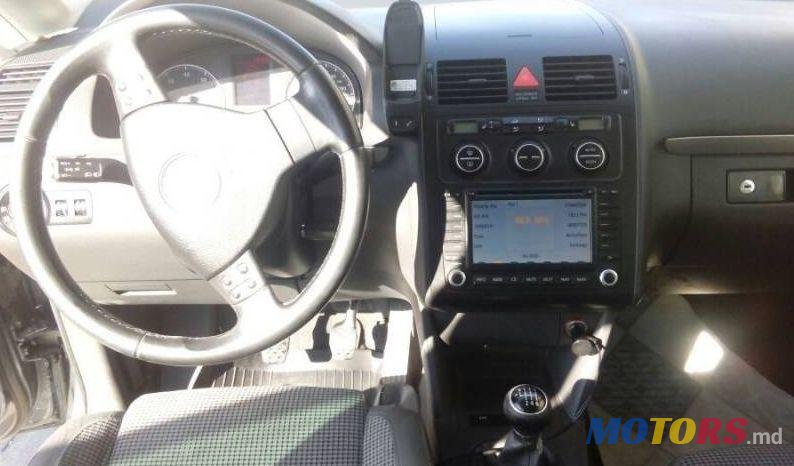 2005' Volkswagen Touran photo #2