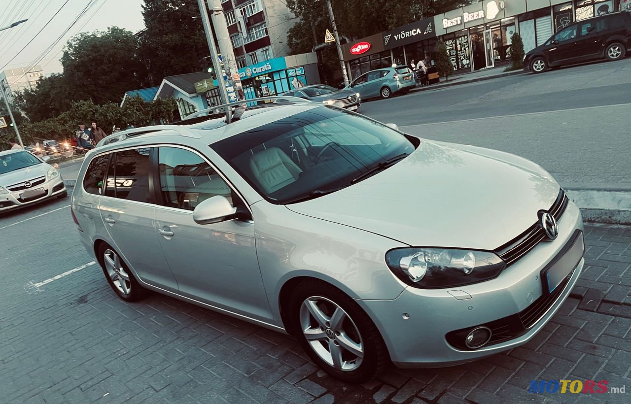 2009' Volkswagen Golf photo #2