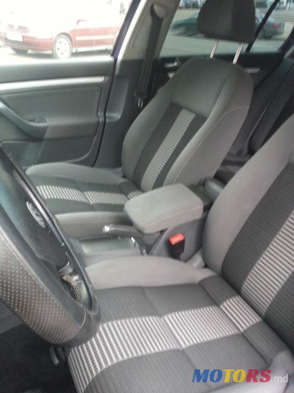 2008' Volkswagen Golf photo #2