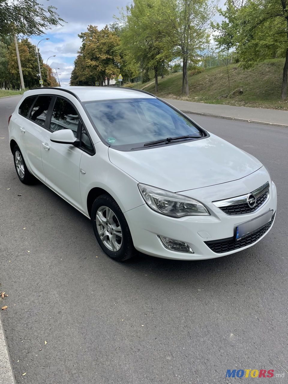 2012' Opel Astra photo #1