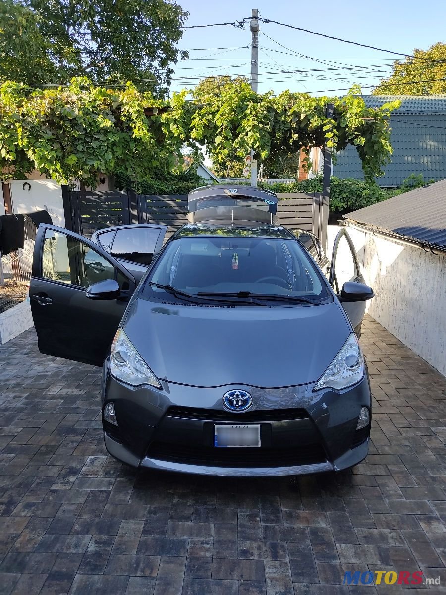 2014' Toyota Prius c photo #1