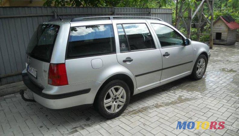 2002' Volkswagen Golf photo #2