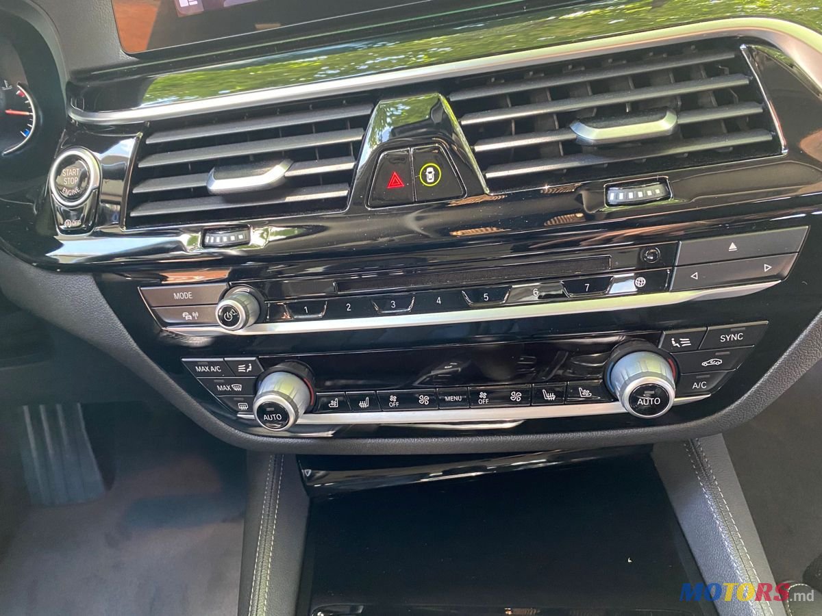 2018' BMW 5 Series photo #3