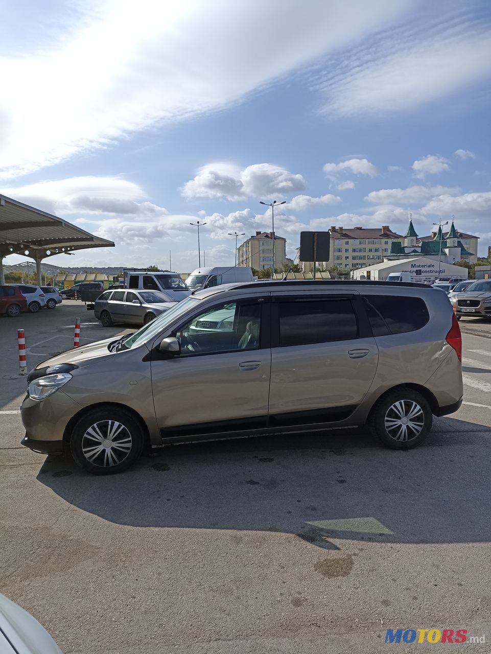 2013' Dacia Lodgy photo #4