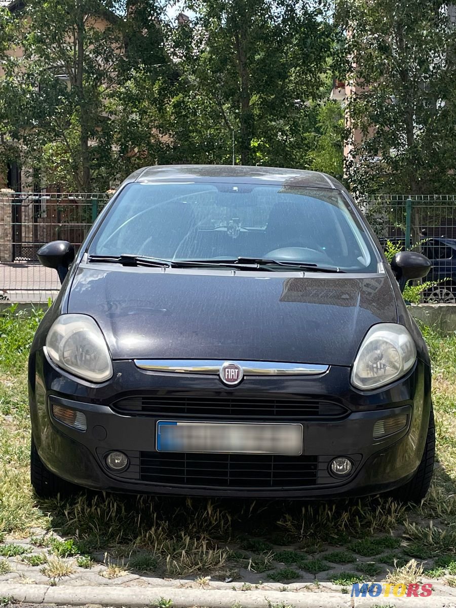 2012' Fiat Punto photo #5