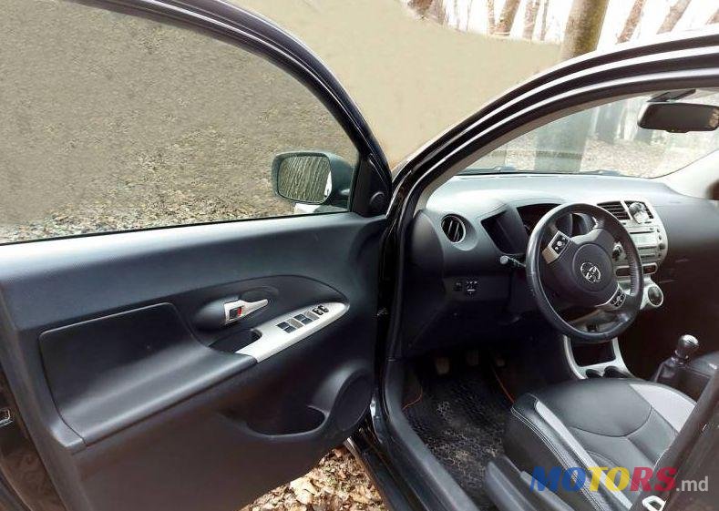 2010' Toyota Urban Cruiser photo #3