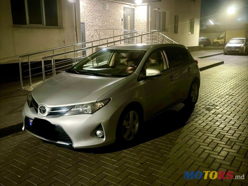 2013' Toyota Auris photo #4