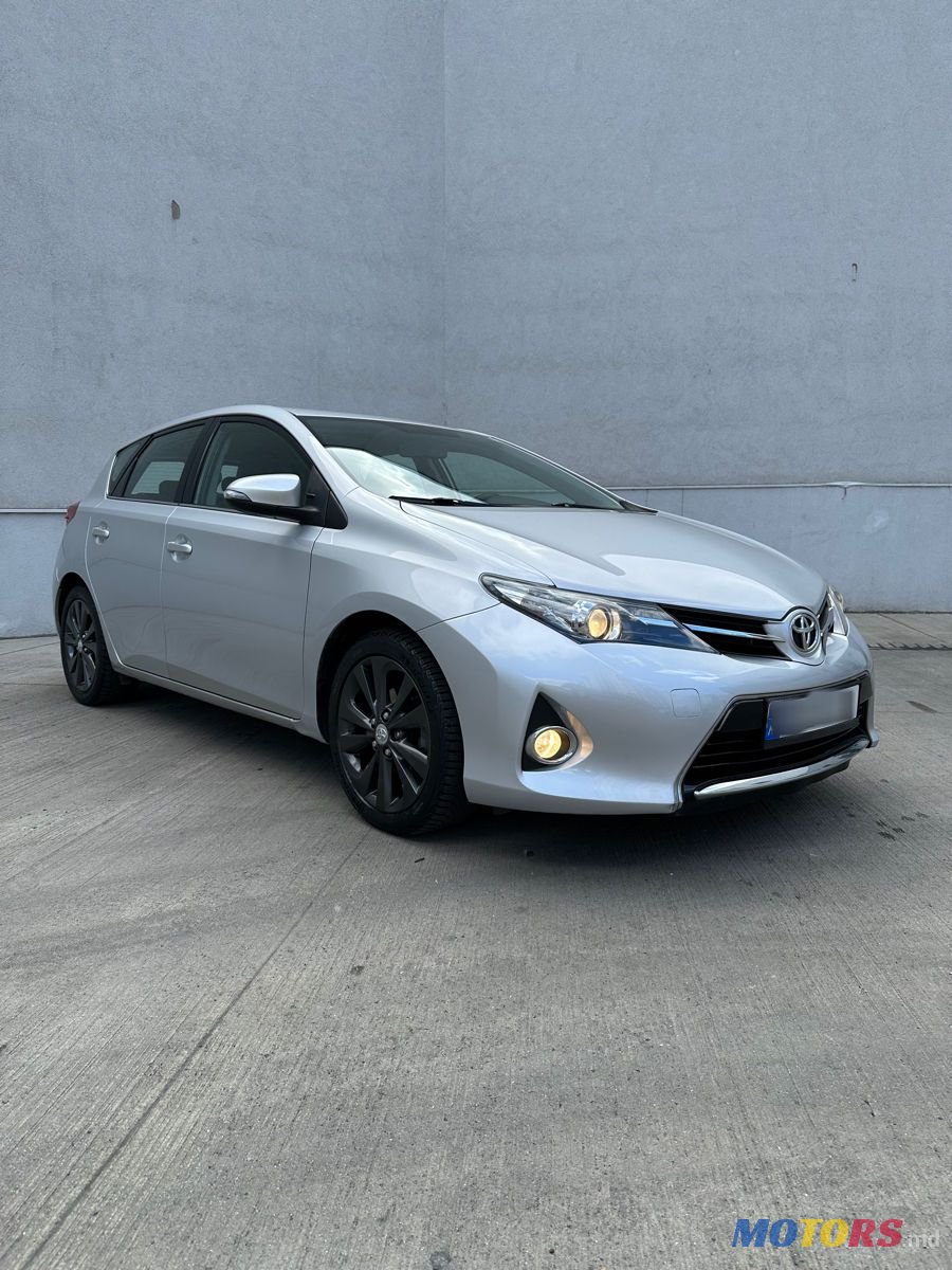 2014' Toyota Auris photo #1