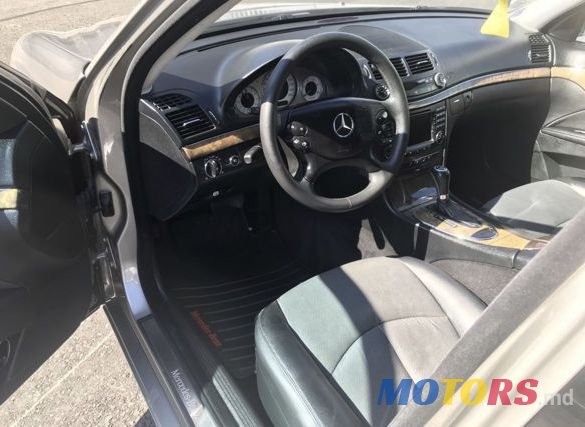 2008' Mercedes-Benz E Класс photo #4