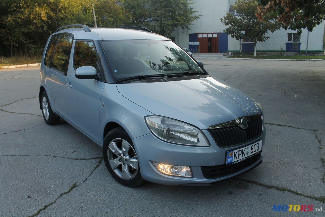 2011' Skoda Fabia photo #3