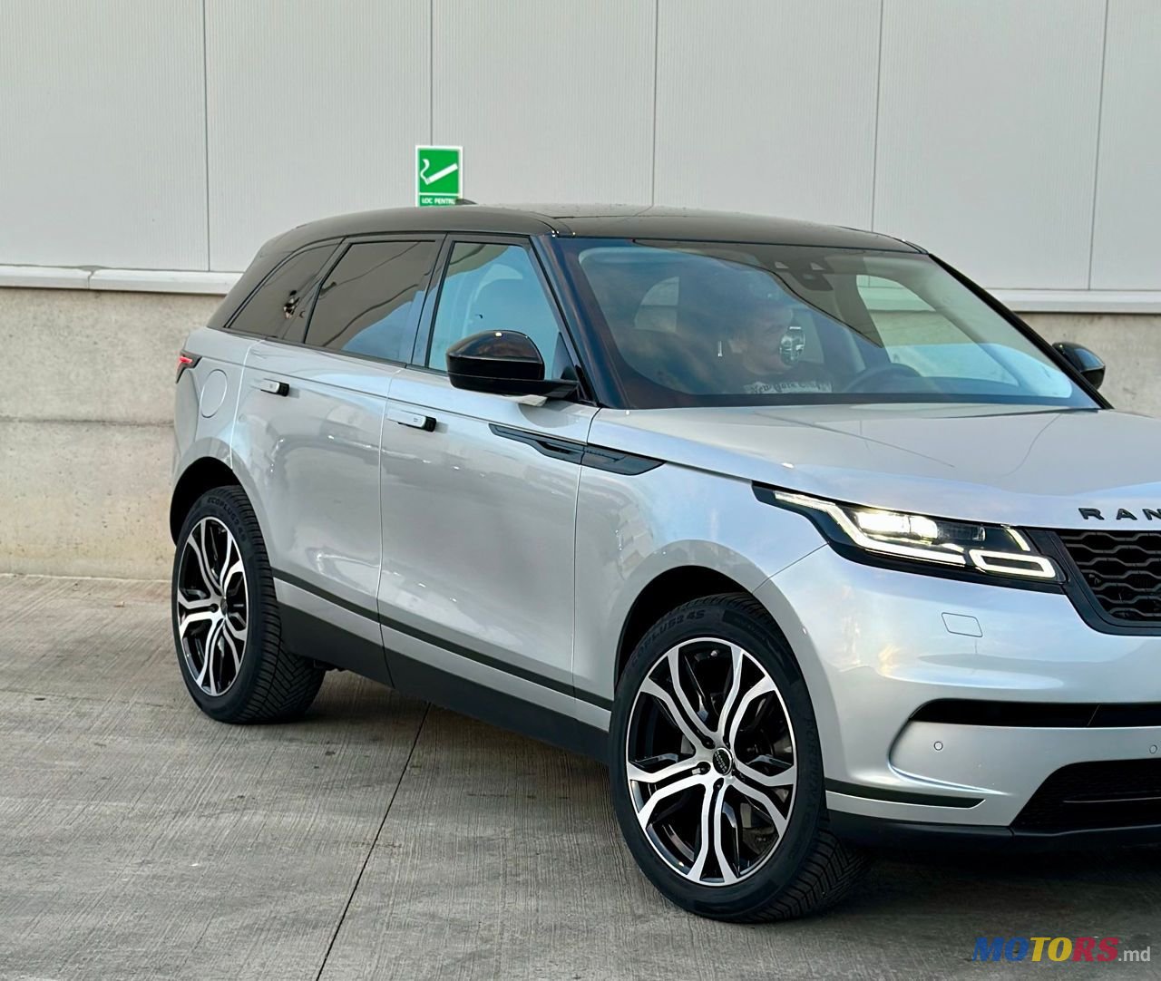 2020' Land Rover Range Rover Velar photo #4