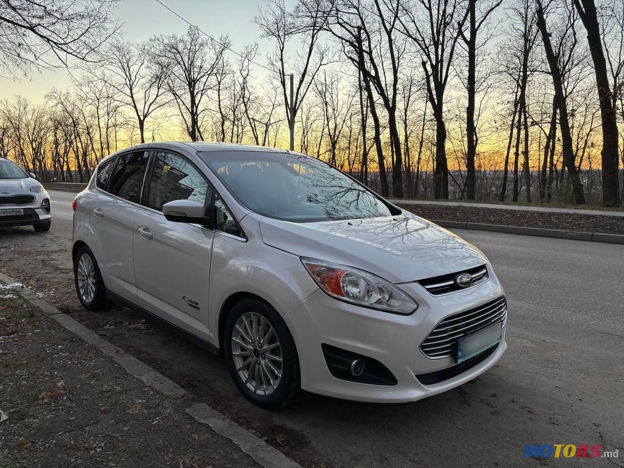 2013' Ford C-MAX photo #2