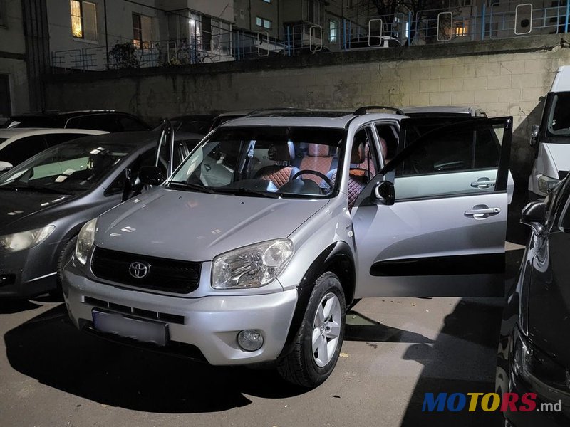 2005' Toyota RAV4 photo #4