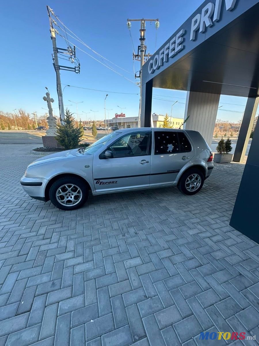 2001' Volkswagen Golf photo #4