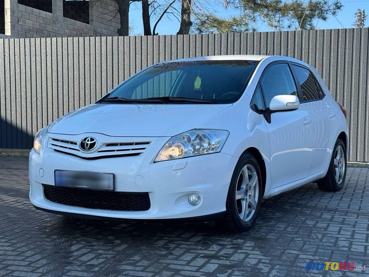 2012' Toyota Auris photo #1