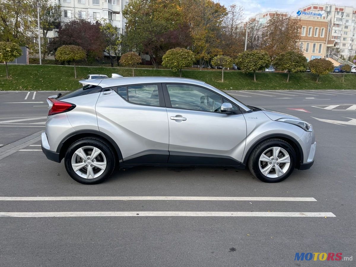 2017' Toyota C-HR photo #3