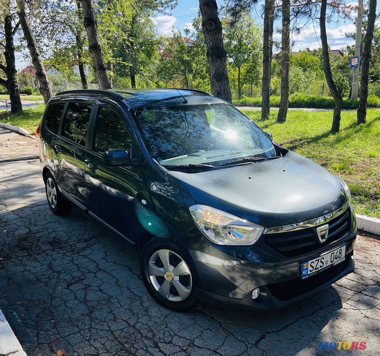 2013' Dacia Lodgy photo #3