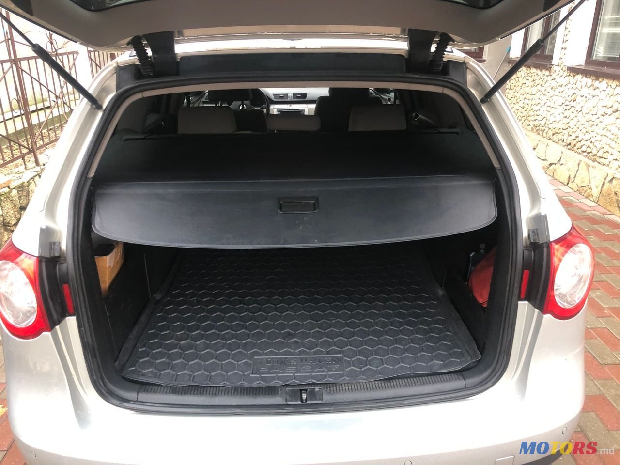 2009' Volkswagen Passat photo #4