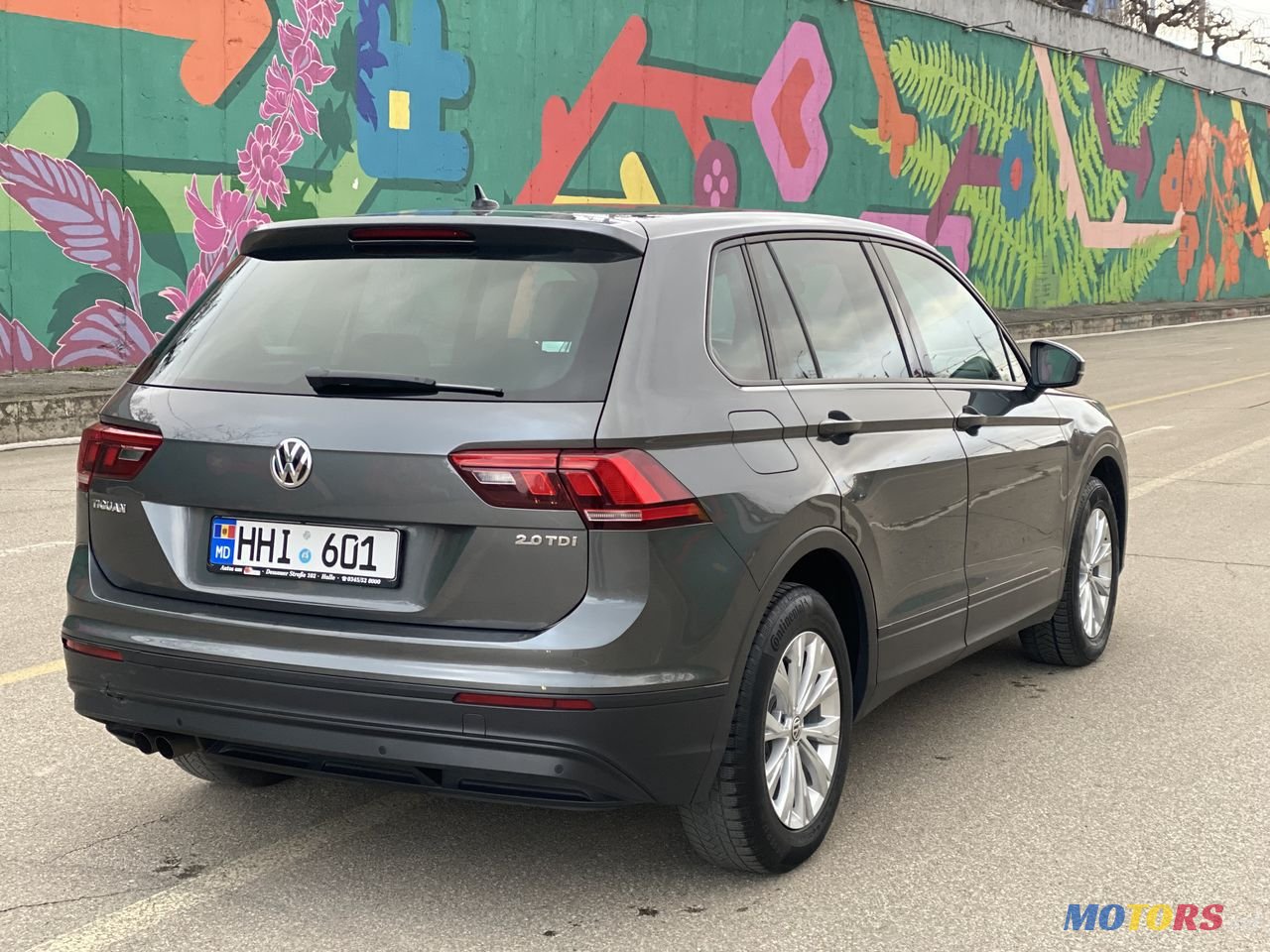 2017' Volkswagen Tiguan photo #3